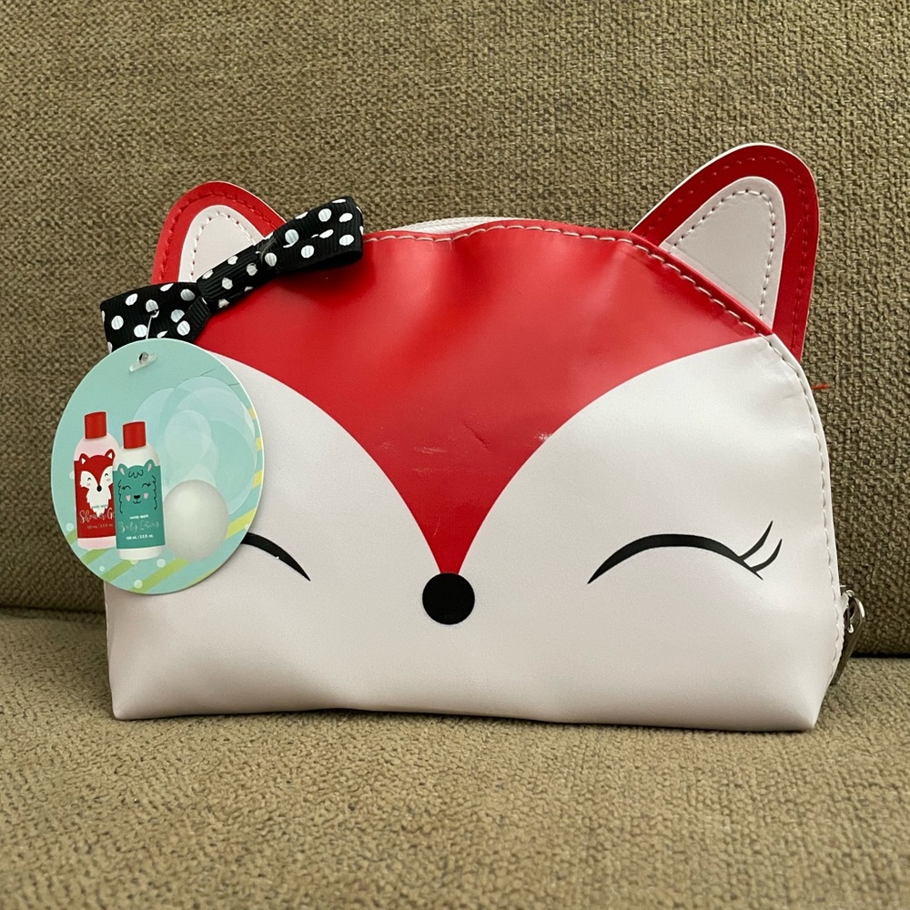 Holiday Gift Pouch And Toiletries Bundle